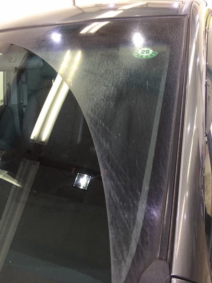 フロントガラスのワイパー傷とサイド リア窓磨き カービューティートラスト 鹿児島のカーコーティング専門店